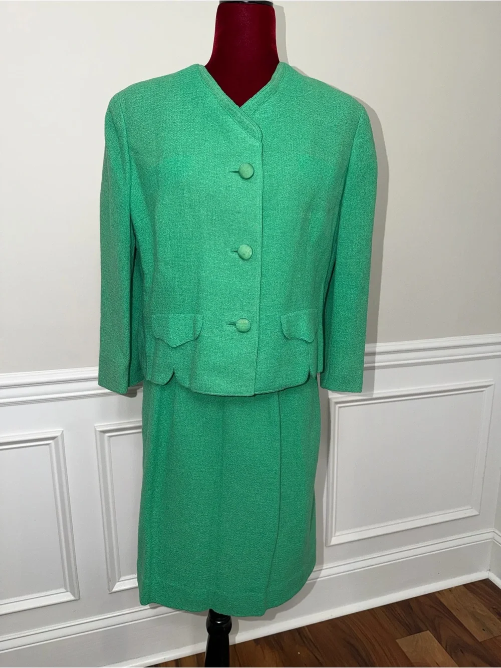 Tailorbrooke for Thalhimers vintage‎ 1960s bright green wool tweed skirt suit